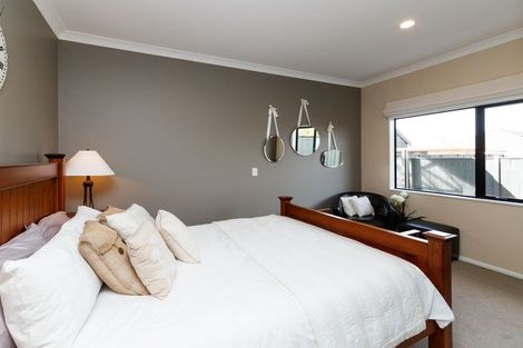 Photo of property in 187 Ruapehu Drive, Fitzherbert, Palmerston North, 4410