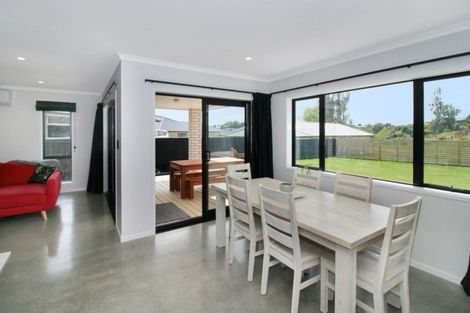 Photo of property in 15 Frederick Place, Whalers Gate, New Plymouth, 4310