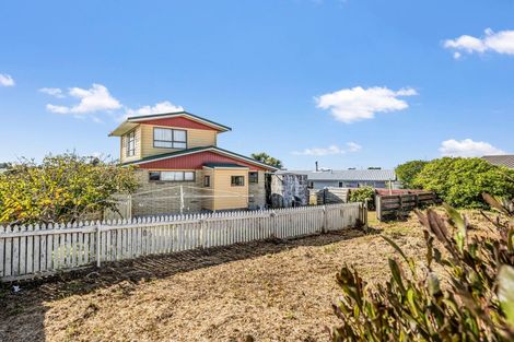 Photo of property in 65 Hinau Street, Castlecliff, Whanganui, 4501