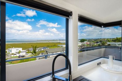 Photo of property in 37 Bannings Way, Hobsonville, Auckland, 0618
