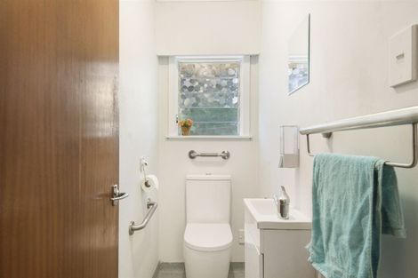 Photo of property in 115 Sunset Road, Totara Vale, Auckland, 0632