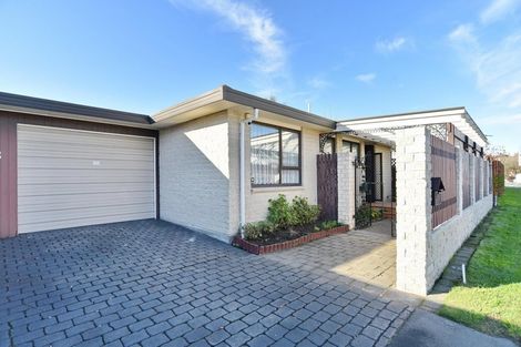 Photo of property in 2 Sawyers Arms Road, Northcote, Christchurch, 8052