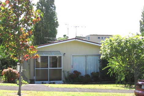 Photo of property in 2/1 Armstrong Place, New Lynn, Auckland, 0600