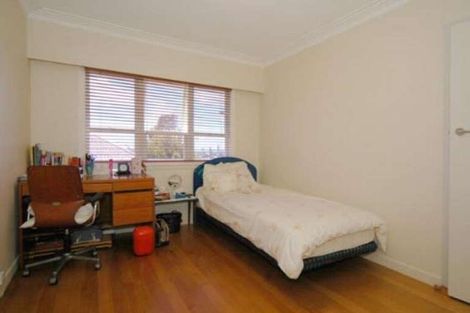 Photo of property in 77 Ocean View Road, Hillcrest, Auckland, 0627