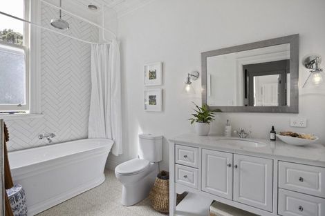 Photo of property in 329 Mangorei Road, Merrilands, New Plymouth, 4312