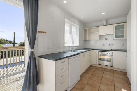 Photo of property in 6 Grainger Road, Te Atatu South, Auckland, 0610