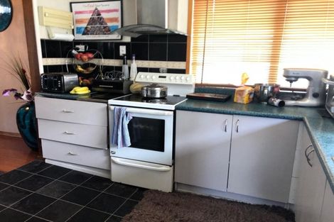 Photo of property in 52 Everglade Drive, Goodwood Heights, Auckland, 2105