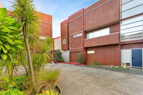 Photo of property in 76h Edmonton Road, Henderson, Auckland, 0612
