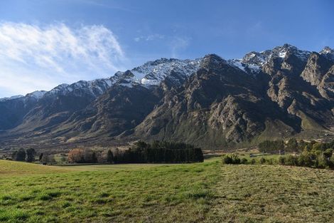 Photo of property in 10 Hovingham Court, Jacks Point, Queenstown, 9371