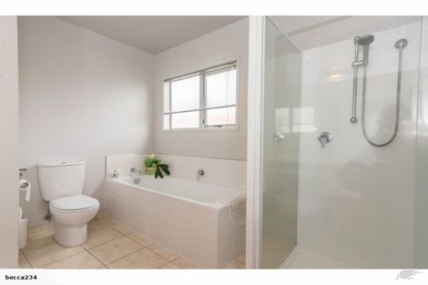 Photo of property in 8 Roy Maloney Drive, Henderson, Auckland, 0612