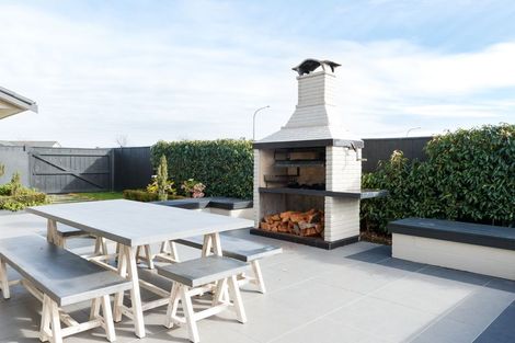 Photo of property in 187 Ruapehu Drive, Fitzherbert, Palmerston North, 4410