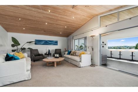 Photo of property in 1/33 Braemar Road, Rothesay Bay, Auckland, 0630