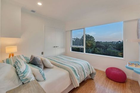 Photo of property in 29 Raymond Terrace, Northcote, Auckland, 0627