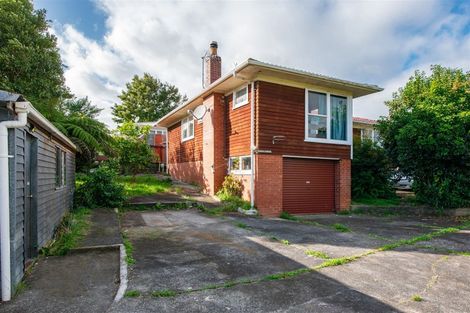 Photo of property in 17 Chilcott Road, Henderson, Auckland, 0612