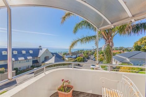 Photo of property in 3 George Street, Hospital Hill, Napier, 4110