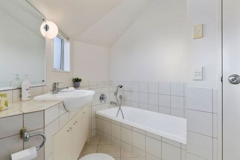 Photo of property in 27 Craig Road, Milford, Auckland, 0620