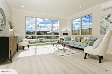 Photo of property in 12 Barrique Road, Kumeu, 0810