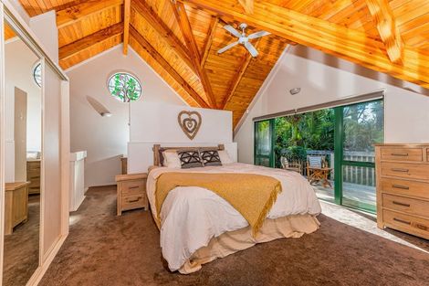 Photo of property in 215 West Harbour Drive, West Harbour, Auckland, 0618