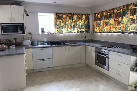 Photo of property in 15 Glenveagh Drive, Mount Roskill, Auckland, 1041
