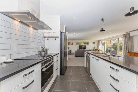 Photo of property in 13 Papa Orchard Drive, Kumeu, 0810