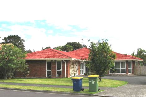 Photo of property in 10 Taupiko Place, Green Bay, Auckland, 0604