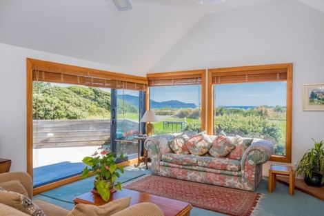 Photo of property in 108 Field Way, Waikanae Beach, Waikanae, 5036