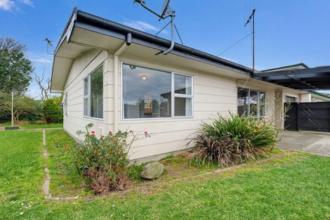 Photo of property in 1 Dunk Place, Milson, Palmerston North, 4414
