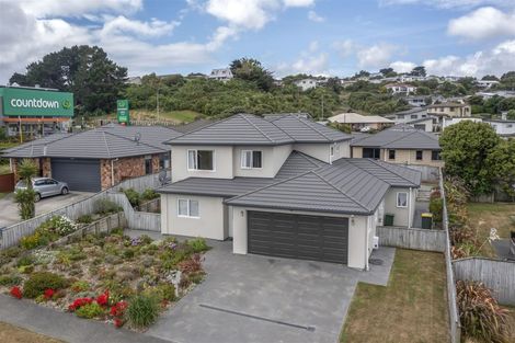 Photo of property in 3 Routeburn Avenue, Aotea, Porirua, 5024