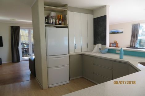 Photo of property in 25 View Road, Shelly Park, Auckland, 2014