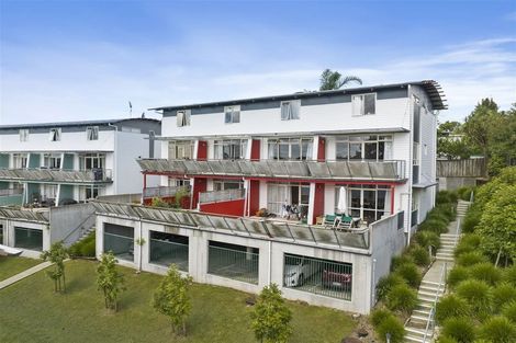 Photo of property in 2c/20 Ian Marwick Place, Birkenhead, Auckland, 0626