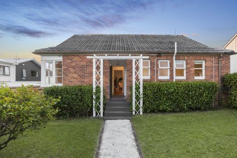 Photo of property in 15 Range View Road, Mount Albert, Auckland, 1025