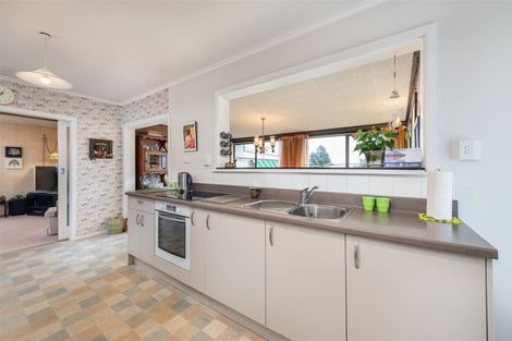 Photo of property in 70 Sylvan Crescent, Te Atatu South, Auckland, 0610