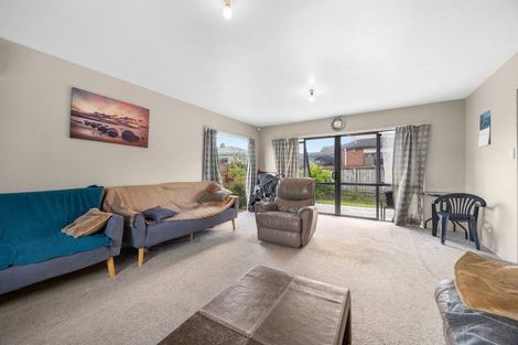 Photo of property in 2/49 Clevedon Road, Papakura, 2110