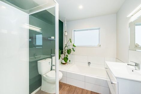 Photo of property in 5 Sharda Grove, Paraparaumu Beach, Paraparaumu, 5032