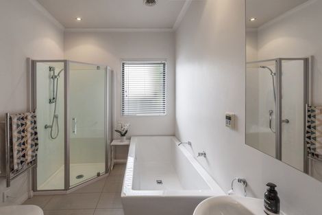 Photo of property in 160 The Esplanade, Houghton Bay, Wellington, 6023