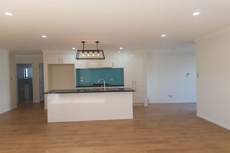 Photo of property in 33 Koroheke Road, Takanini, 2110