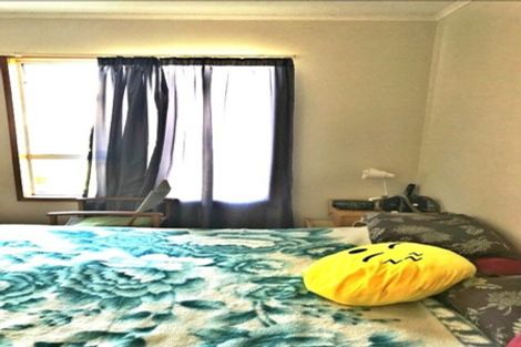 Photo of property in 16 Roberts Road, Te Atatu South, Auckland, 0610