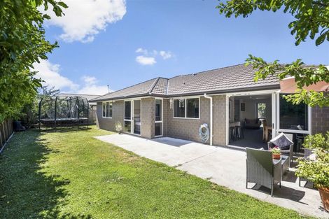 Photo of property in 64 Farnborough Drive, Grandview Heights, Hamilton, 3200