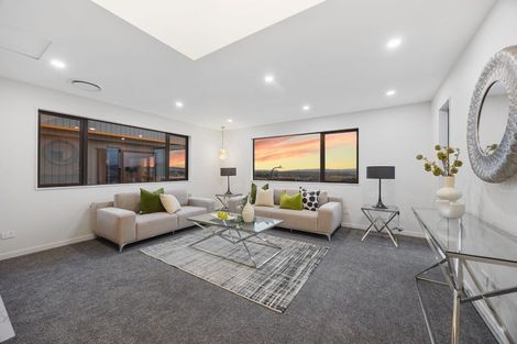 Photo of property in 8 Mill Hill Close, Flat Bush, 2019