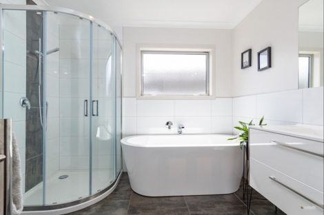 Photo of property in 103 Riverstone Drive, Riverstone Terraces, Upper Hutt, 5018