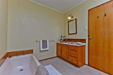 Photo of property in 296 Paremoremo Road, Paremoremo, Auckland, 0632