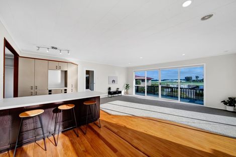 Photo of property in 1 Williams Avenue, Hawera, 4610