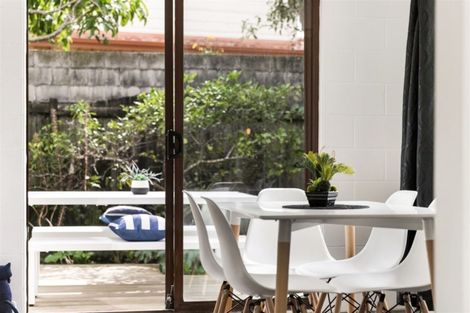 Photo of property in 8 Crompton Road, Massey, Auckland, 0614