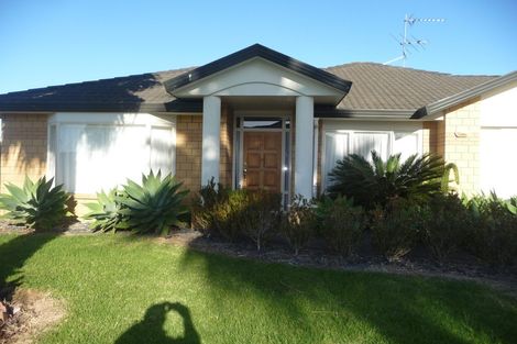 Photo of property in 4 Ballyroney Place, East Tamaki, Auckland, 2013