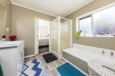 Photo of property in 5a Charisma Place, Randwick Park, Auckland, 2105