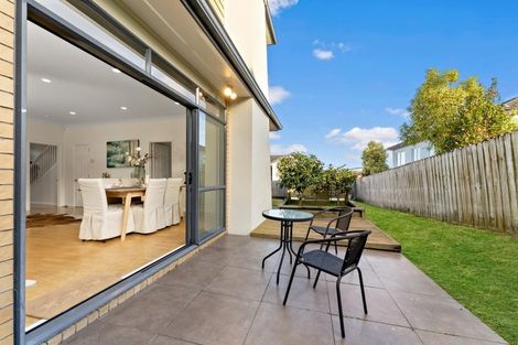 Photo of property in 19 Virginia Street, Henderson, Auckland, 0612