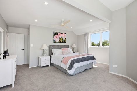 Photo of property in 2 Callender Place, Shelly Park, Auckland, 2014