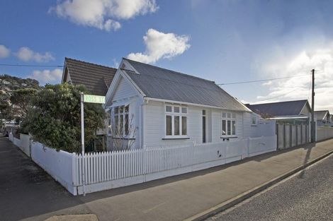 Photo of property in 63 Endeavour Street, Lyall Bay, Wellington, 6022