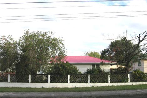 Photo of property in 5 Coniston Avenue, Te Atatu South, Auckland, 0610