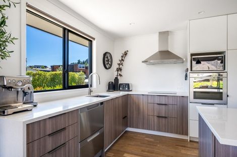 Photo of property in 16 Makomako Road, Wanaka, 9305